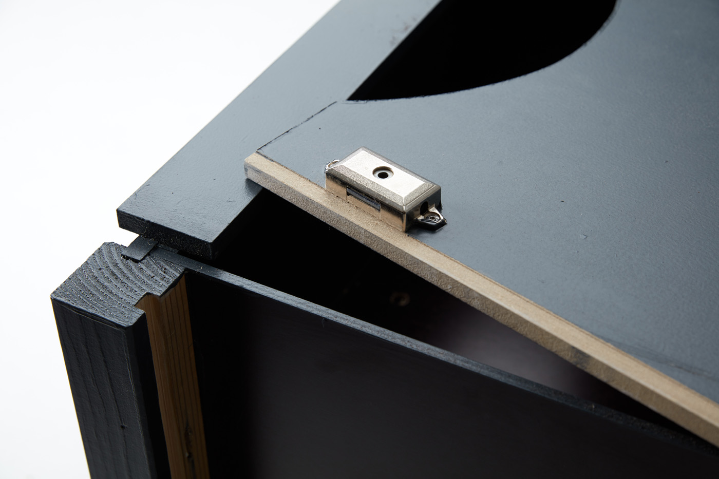 Pest-Innovation -plant trap box